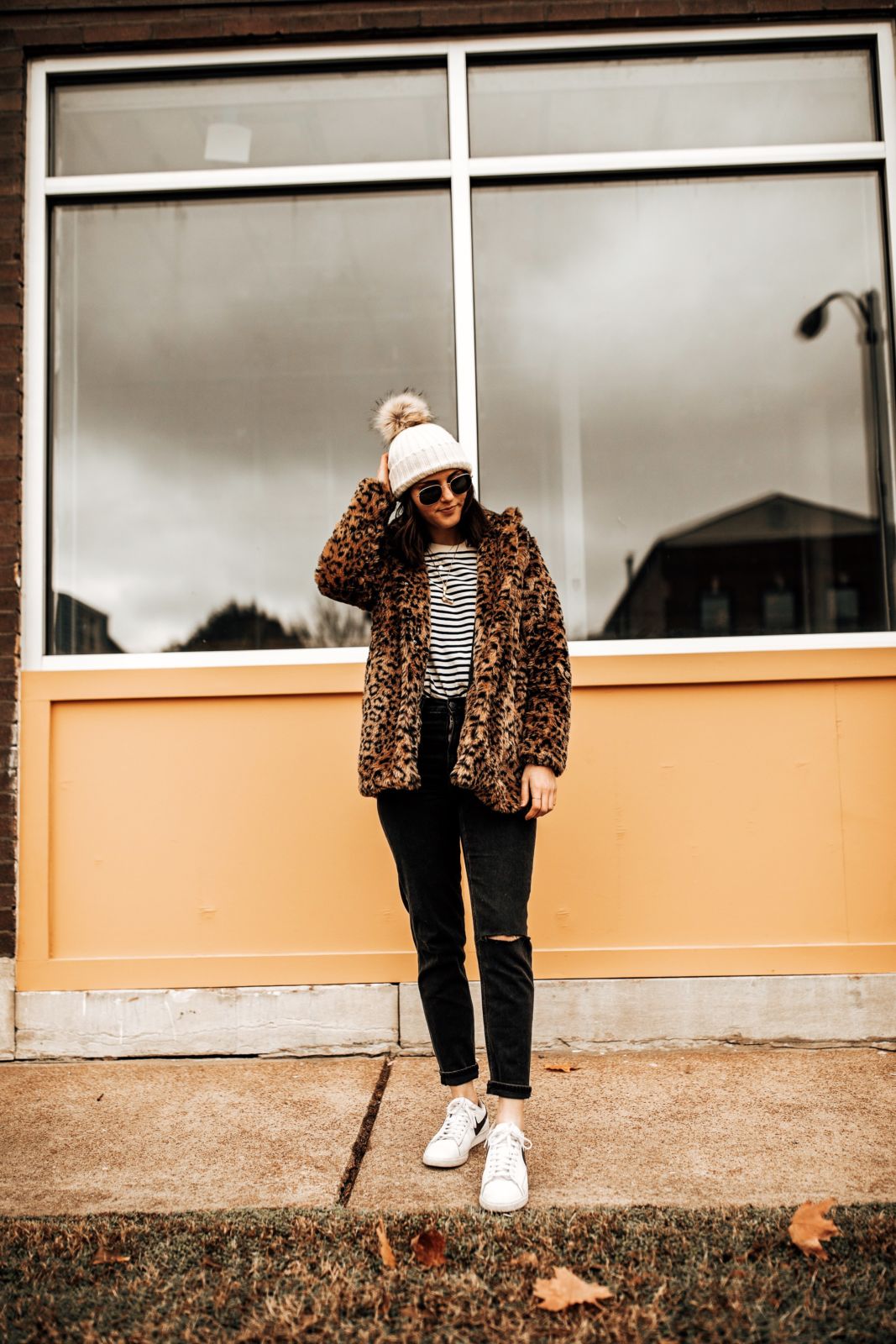 black jean outfit ideas | faux fur | leopard jacket | black jeans | stripe tee | oh darling blog