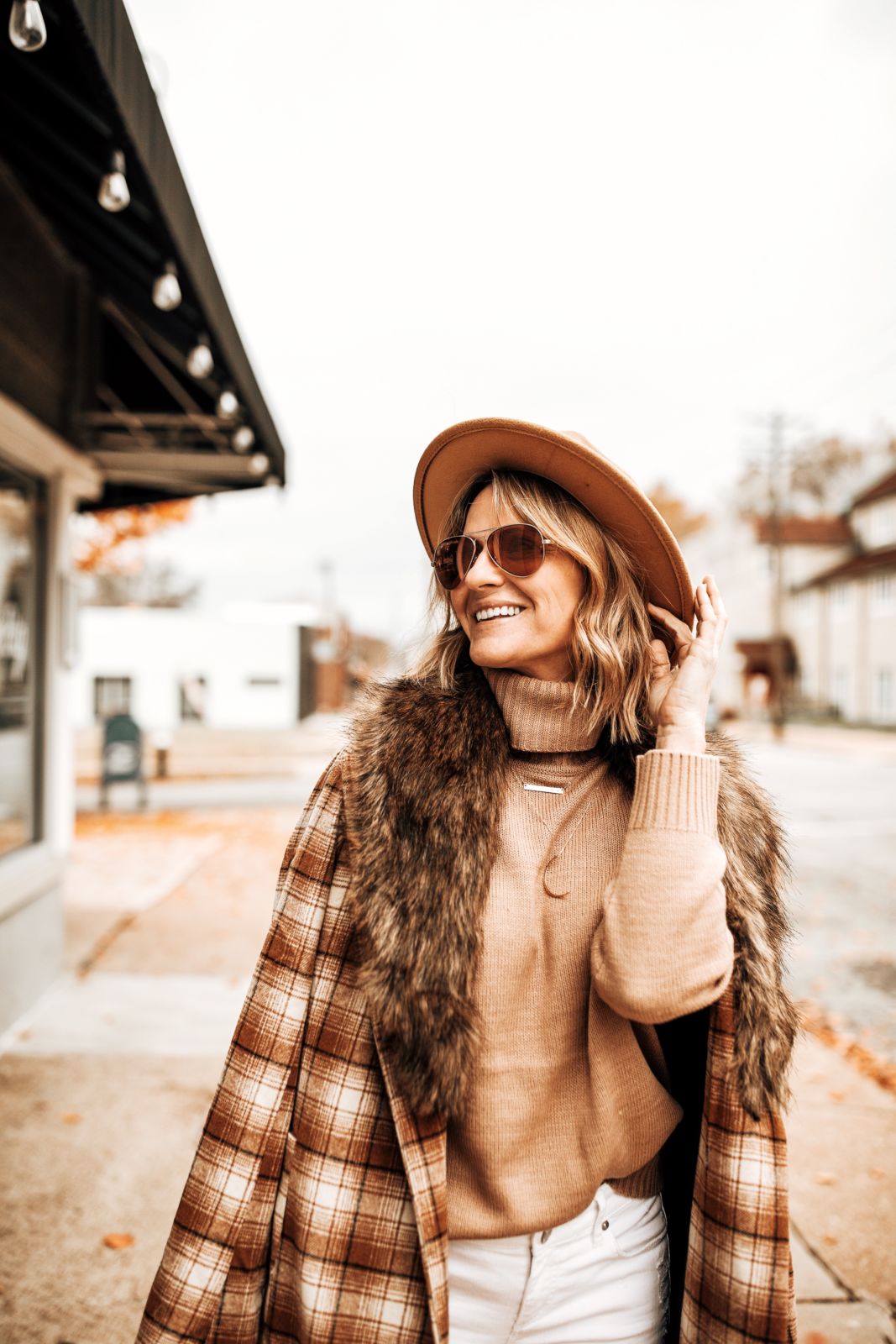 how to layer for winter | faux fur collar coat | hat | tan turtleneck | oh darling blog