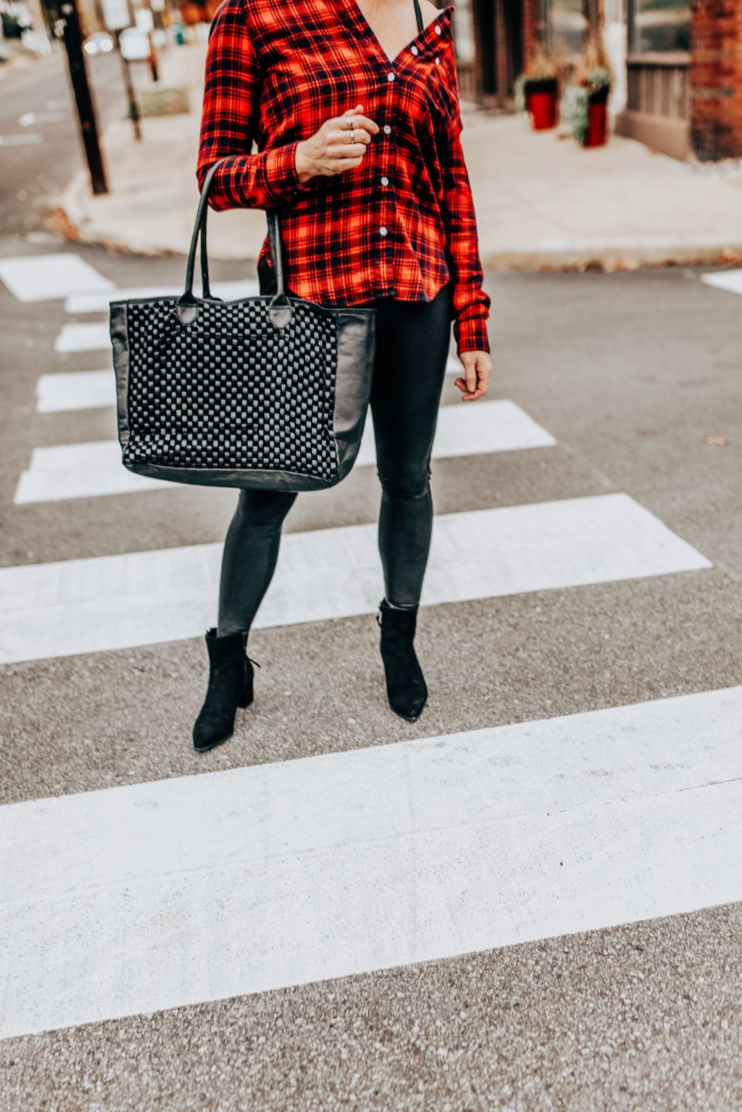 how to style spanx leggings | spanx leggings review | black booties | faux leather spanx leggings | flannel button down shirt | oh darling blog