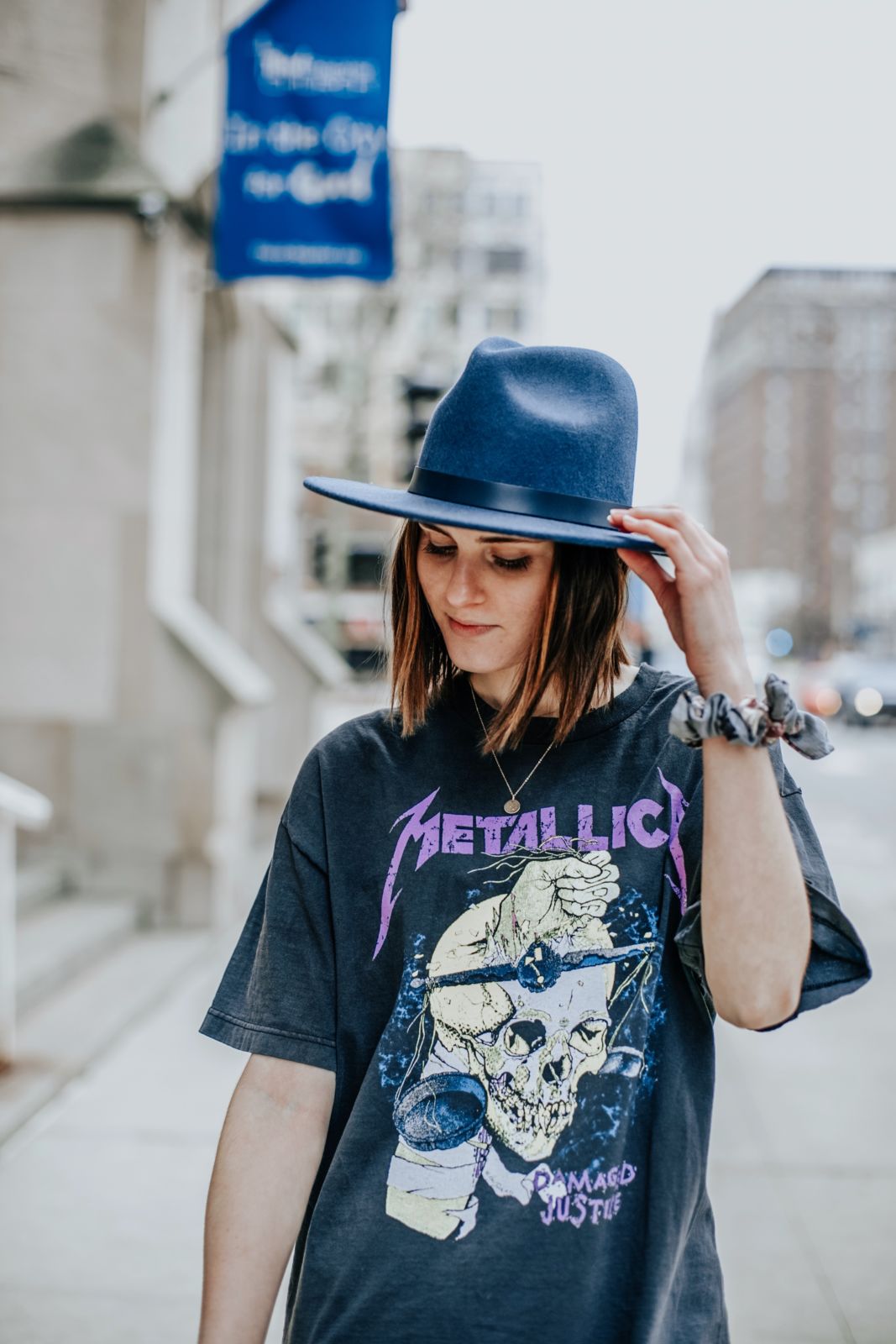 daydreamer graphic tee | lack of colors hat | fashion bloggers | metallica graphic tee | oh darling blog