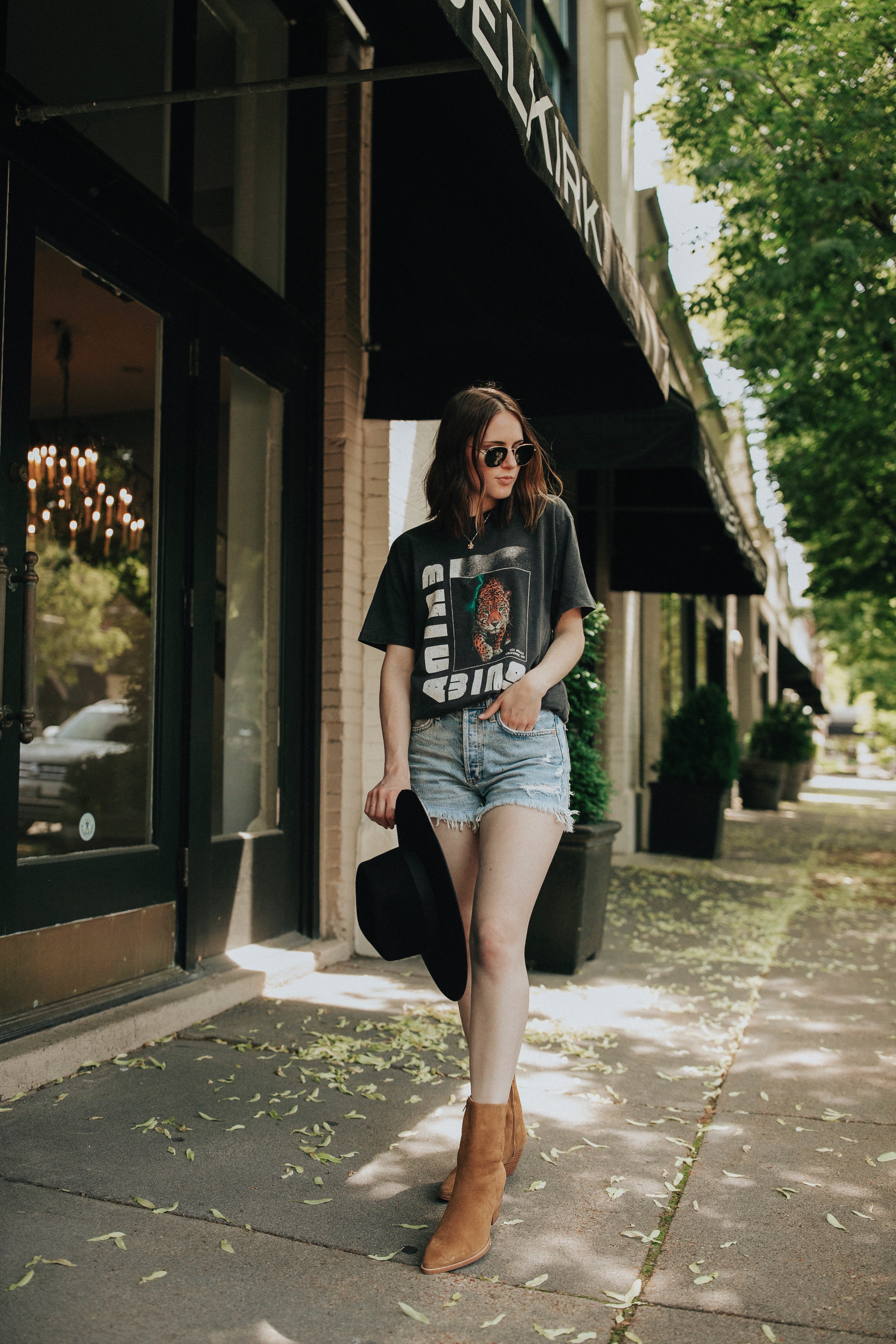 denim shorts outfit casual | graphic tee outfit street style