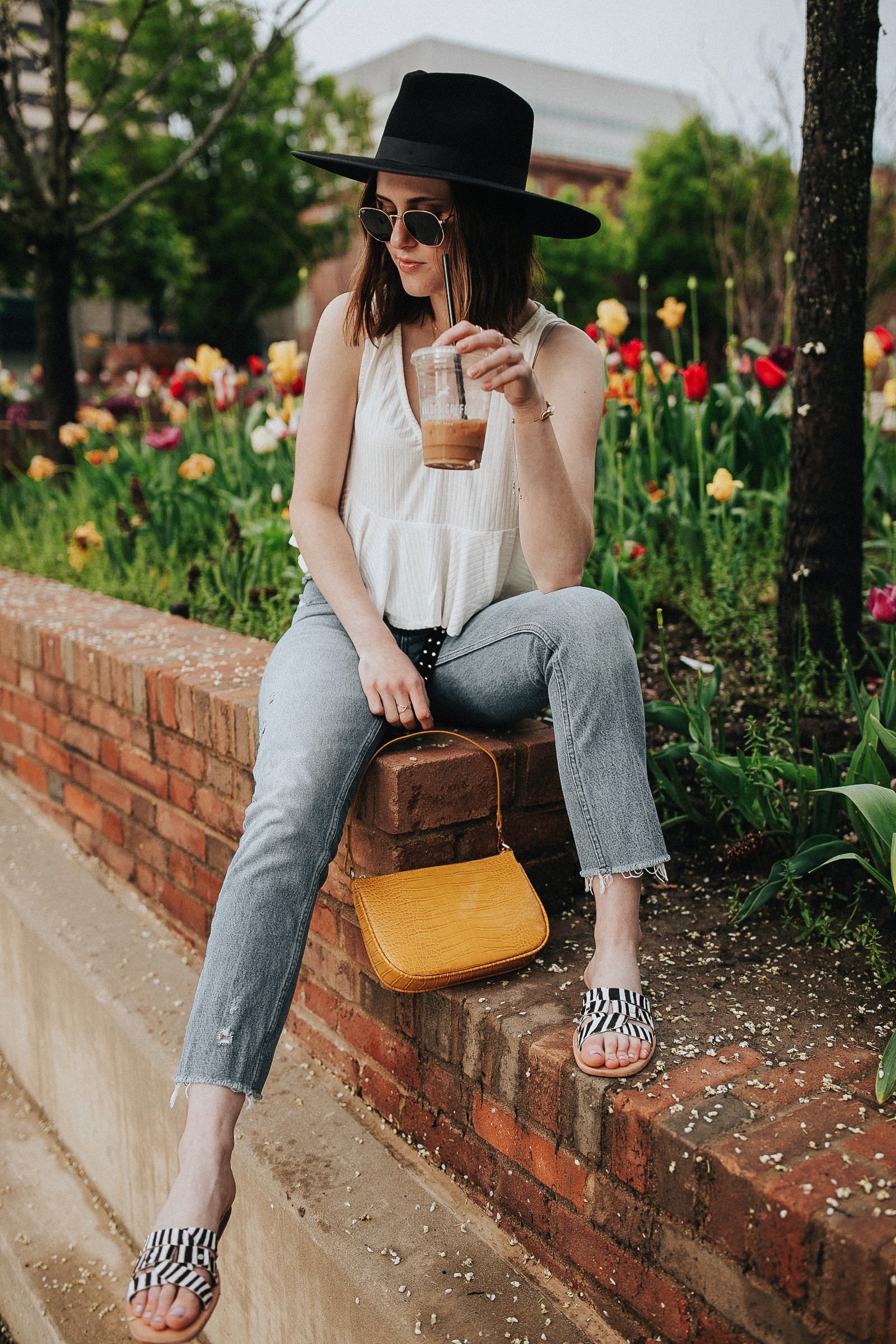 What To Wear To A Concert | mom jeans outfit spring | lack of color hat | lack of color hat outfit | sandals summer | Oh Darling Blog