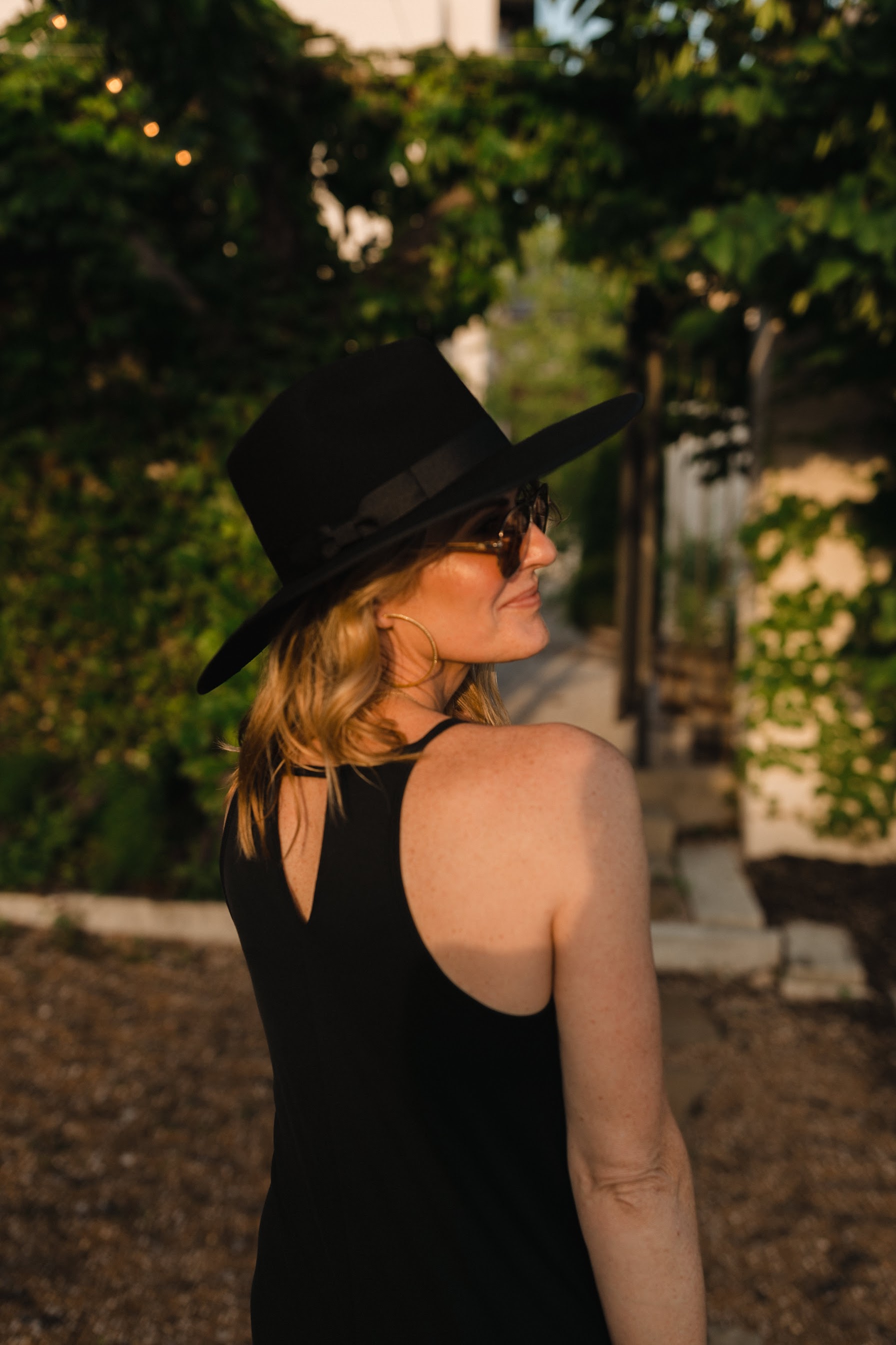 Black hat and black jumpsuit outfit summer | Oh Darling Blog
