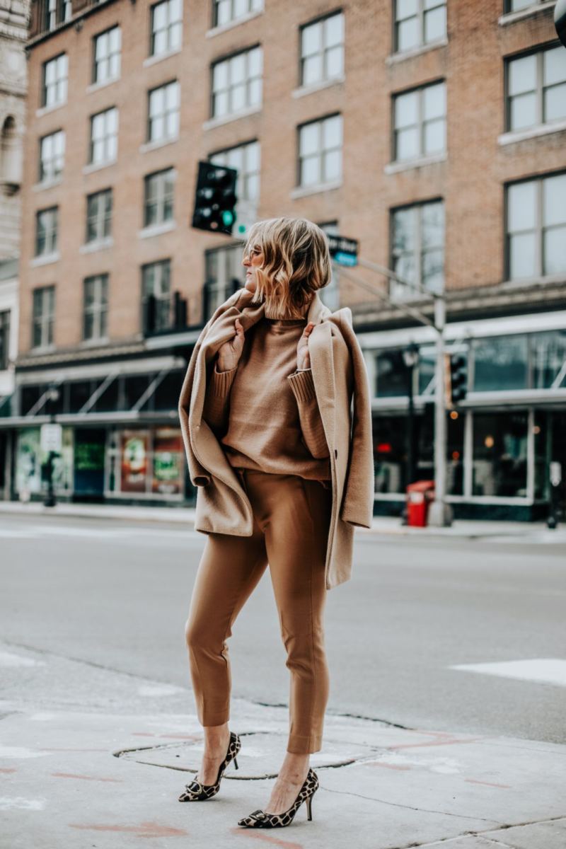 what-to-wear-with-tan-pants-4-different-outfits-oh-darling-blog